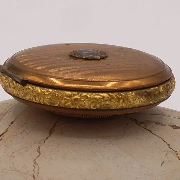 Vintage Elgin Style Brass Rouge & Powder Lions Club Compact - Picture 8 of 11